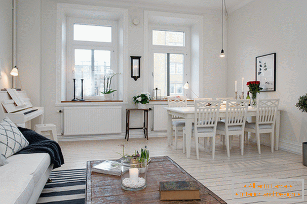 Obývacia izba a jedáleň v škandinávskom štýle v Göteborgu