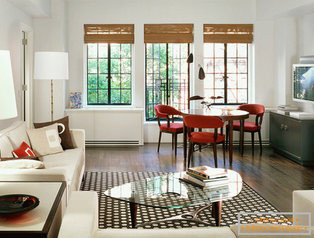 Interiér malého obývacej izby v minimalistickom štýle