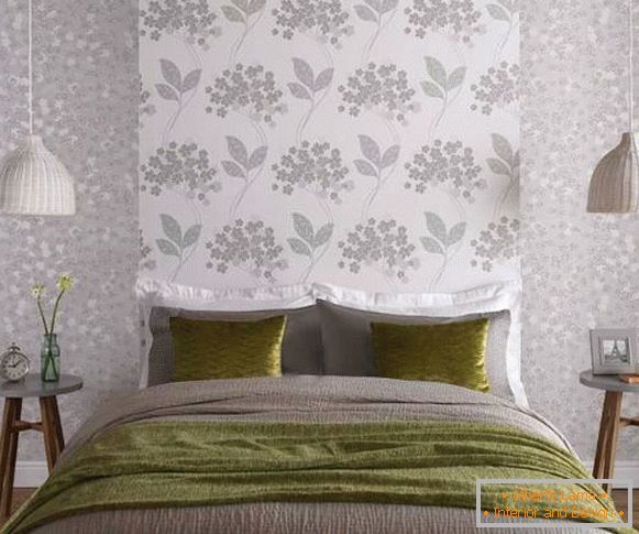 Jemná kombinácia tapiet - fotka so vzormi v spálni