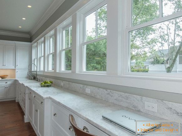Návrh okna v súkromnom dome - kuchynská fotografia