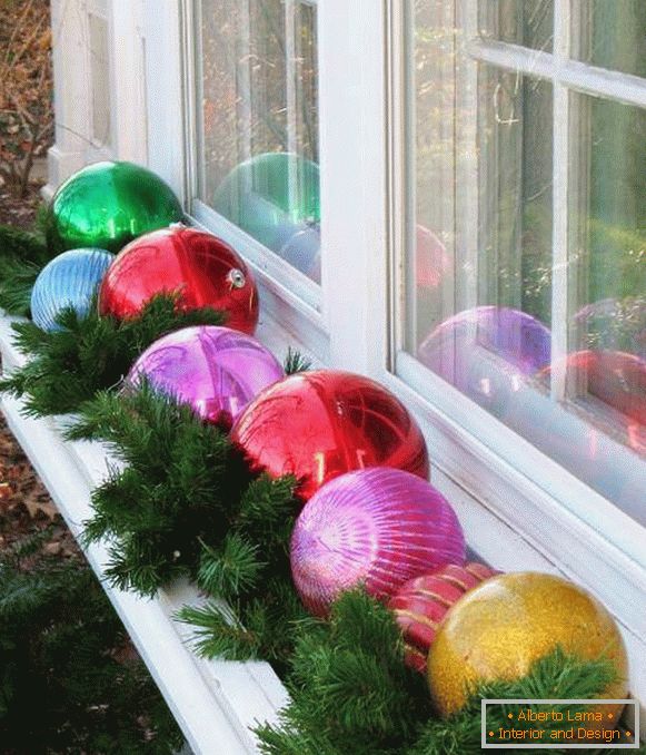 Ako vyzdobiť okno s vlastnými rukami - Novoročné dekor na fotografii