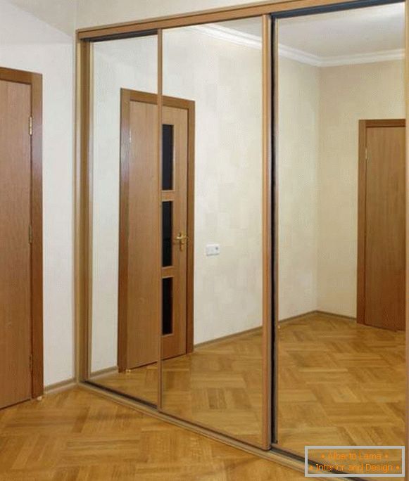 Zrkadlové dvere pre vstavané skrine