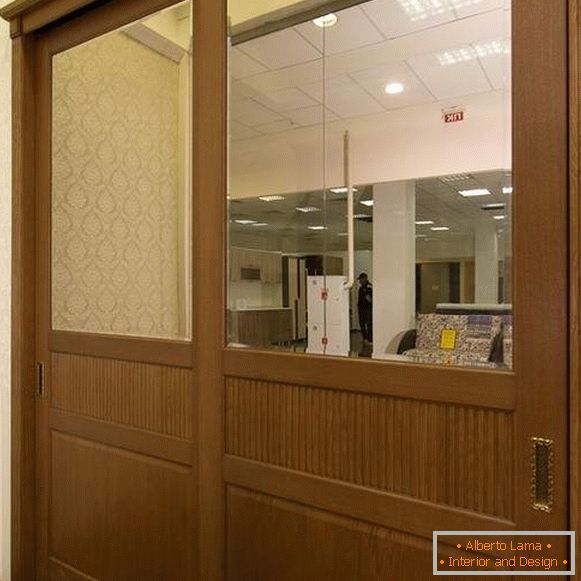 Drevené dvere pre vstavanú šatníkovú priehradku so zrkadlom