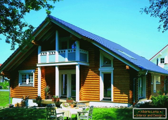 Škandinávsky dom z lodného domu - najbežnejšia variácia predmestských nehnuteľností. Atraktívne exteriér v kombinácii s relatívne nízkou cenou stavby robia domy v škandinávskom štýle populárne a v dopyte.
