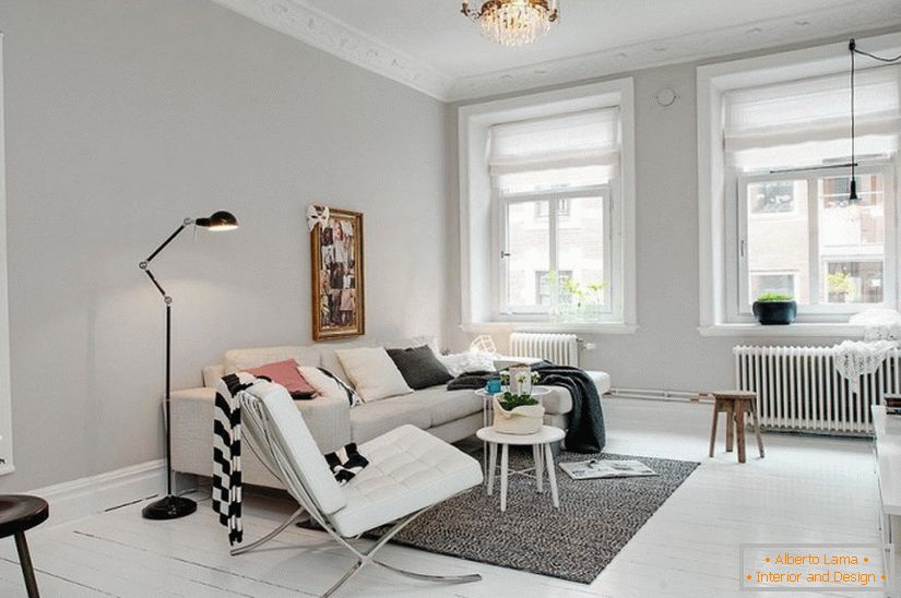 Obývacia izba apartmánového štúdia v škandinávskom štýle