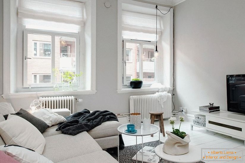 Obývacia izba apartmánového štúdia v škandinávskom štýle