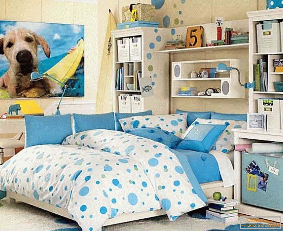Miestnosť dospievajúcej dievčiny v modrej farbe