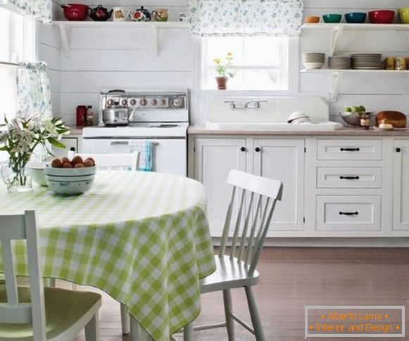 Kuchynské závesy bielej farby s modrým vzorom foto 2016