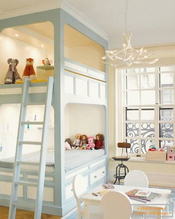 Krásna izba pre dievčatá s poschodovou posteľou