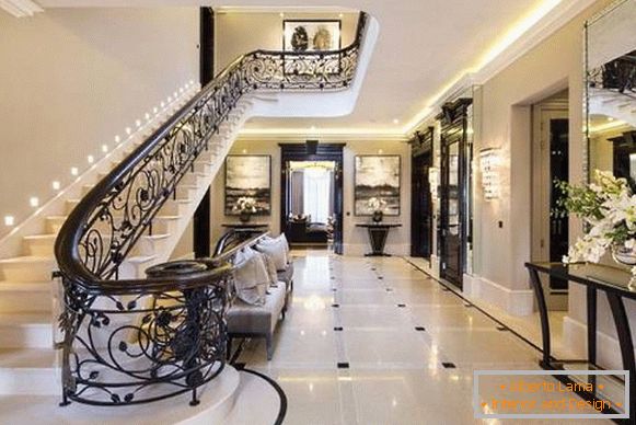 Svetelné schody v dome - fotografia so zabudovanými svietidlami