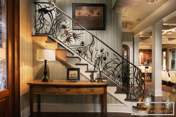 Krásne kované zábradlie na schody v dome - fotografia s nápadmi