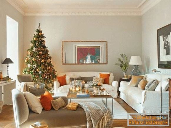 Novoročné interiérové ​​apartmány - fotografie v oranžovej a zelenej