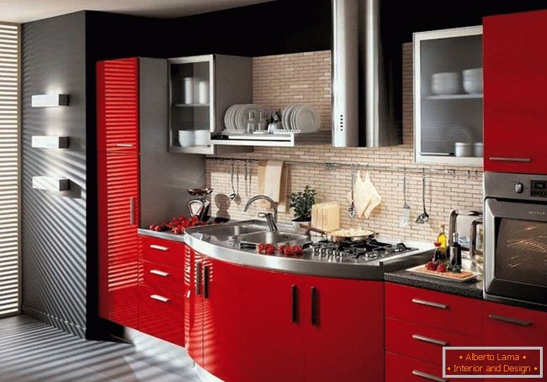 Červená a čierna kuchyňa