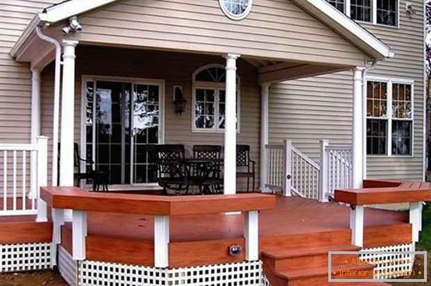 dizajn verandy dreveného domu