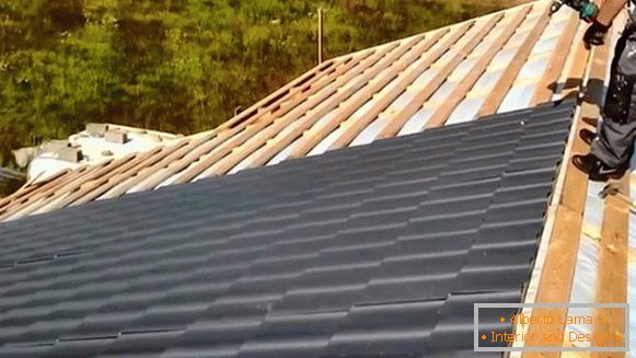 Ako vytvoriť strechu z kovu