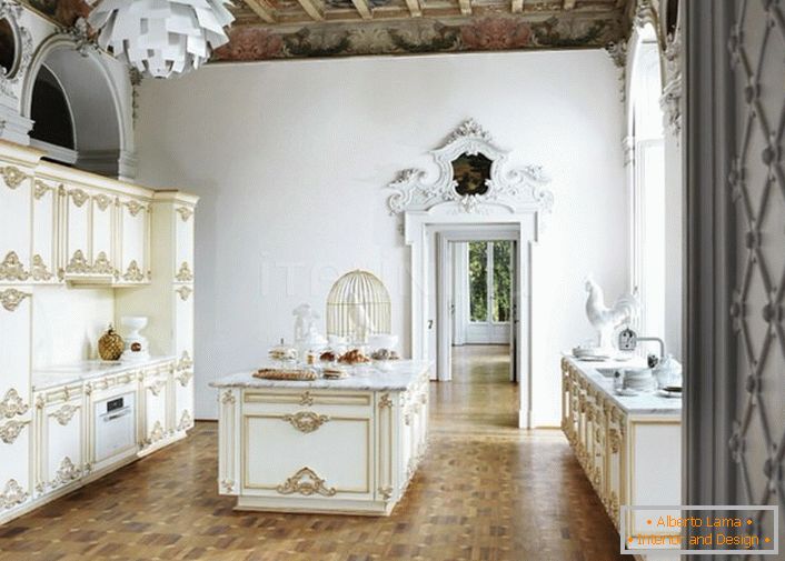 Interiér v barokovom štýle je vyzdobený nádherne, radovo a funkčne.