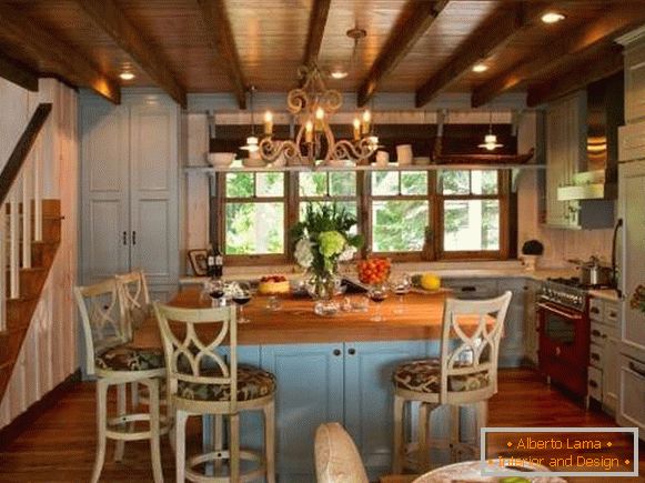 Drevená kuchyňa v modrom štýle