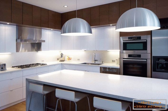 Designové riešenie v štýle minimalizmu pre priestrannú, svetlú kuchyňu. 