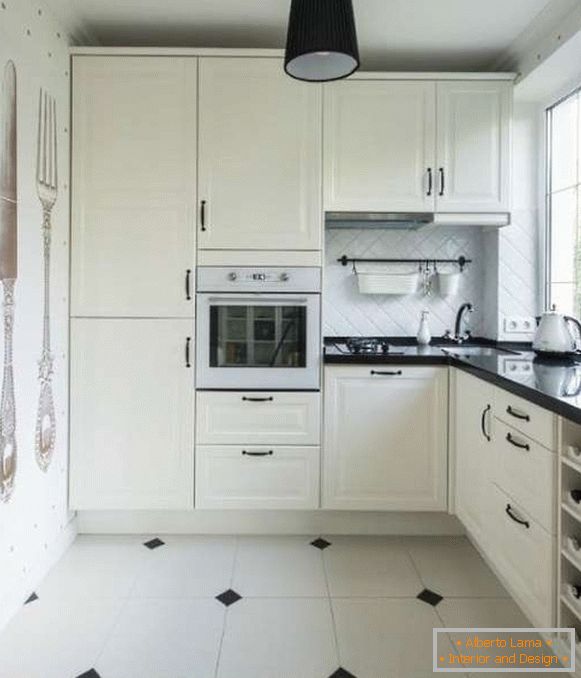 Malé štúdiové apartmány - dizajn kuchyne na fotografii