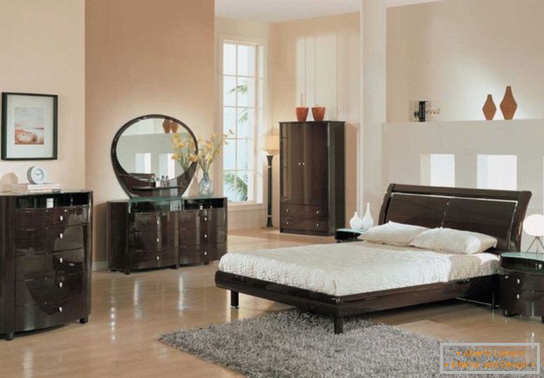 classic-and-simple-spálne-trendy-s-lesklým-nábytok-s-márnosti-i-bielizník-i-lôžkového gauča-and-súlož-koberec-and-laminátové podlahy - and-stolové lampy