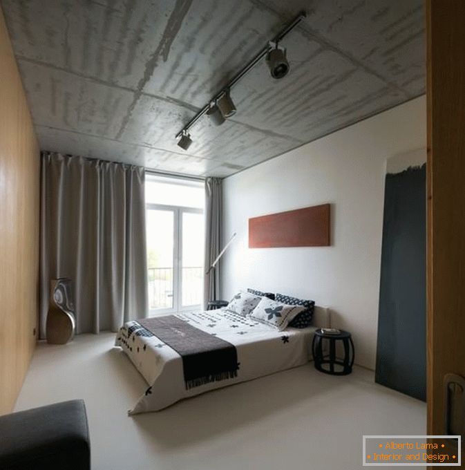 Spálňa malého bytu s jednou spálňou v Kyjeve