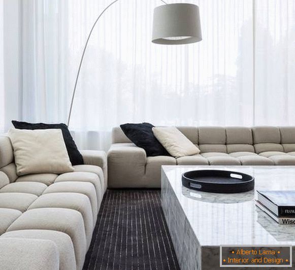 Čiernobiele interiérové ​​tkaniny na obývačke