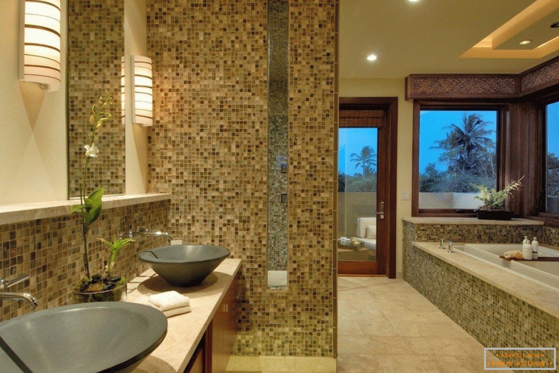 Mozaika v interiéri kúpeľne
