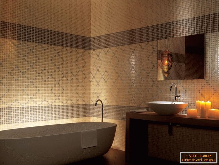 Keramická mozaika v interiéri kúpeľne
