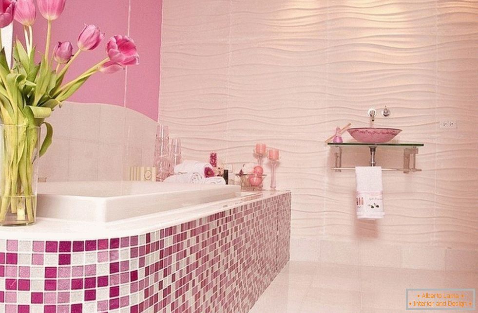 Kúpeľňa v ružovej s mozaikou