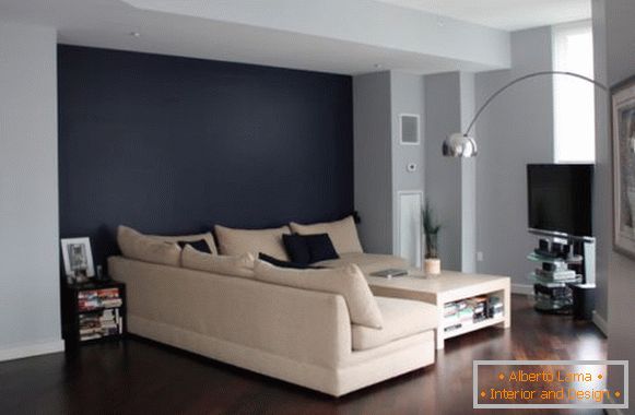 Kontrastné farby v dizajne obývacej izby