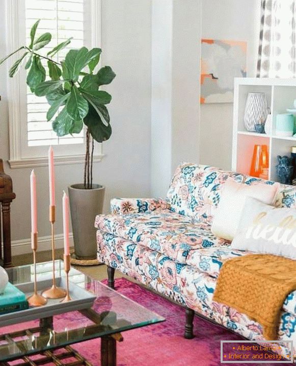 Trendy vo vnútri roku 2017 - farebná obývacia izba