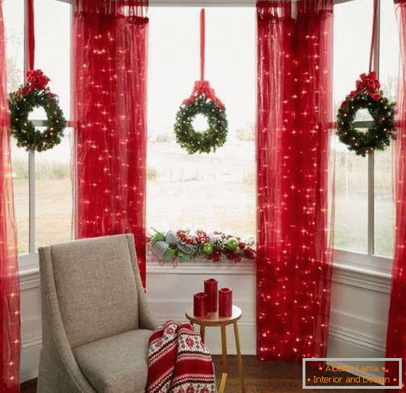 Vianočný stromček veniec pre dekoráciu okien a záclony