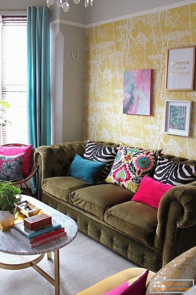 Obývačka s farebným príslušenstvom