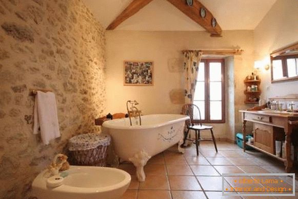 Pôvodný útulný štýl Provence v kúpeľni