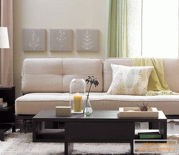 Dekorácia malej obývačky - pohodlná pohovka bez podrúčok