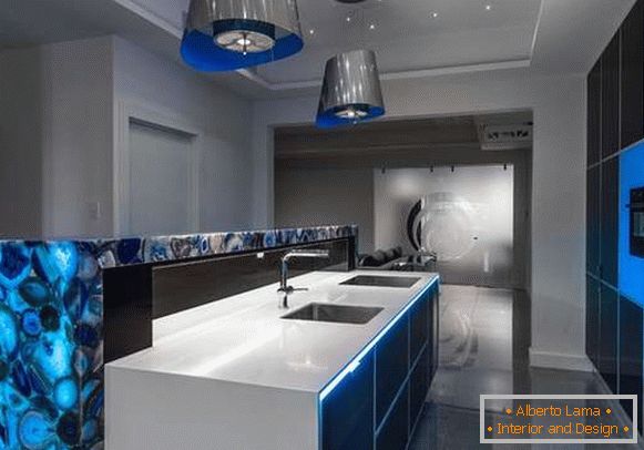 Ultramoderný kuchynský interiér s ostrovom v súkromnom dome
