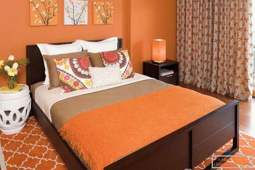 Spálňa v oranžovej