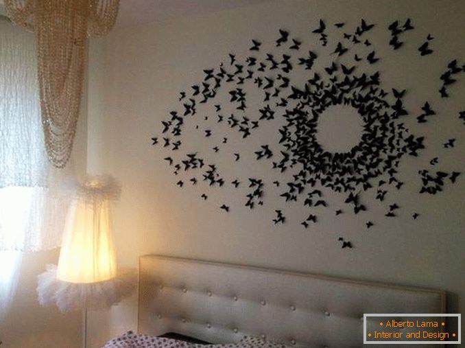 Dekorujte motýle na stene svojimi vlastnými rukami - fotka v spálni