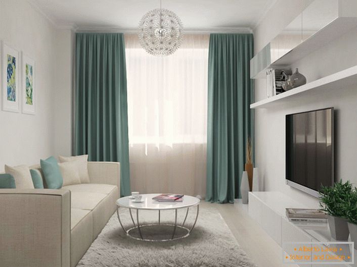 Ženská interiér obývacej izby v štýle škandinávskeho minimalizmu.