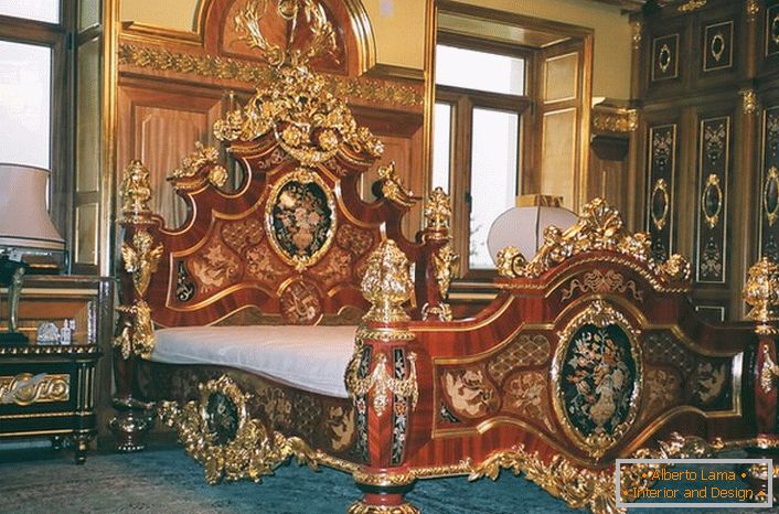 Zlatý dekor nábytku
