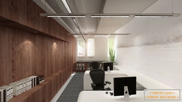 Pracovné priestory v kancelárii sú osvetlené inteligentnými LED svetlami, ktoré dokážu podporiť špecifikované parametre.