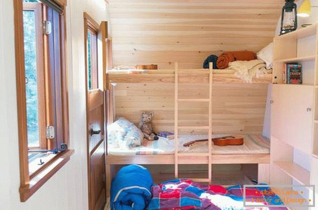 Komfortný mini-dom: fotka z Ontária. Rozťahovateľná časť pod posteľou