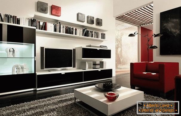 Červené a čierne akcenty v bielom obývacej izbe