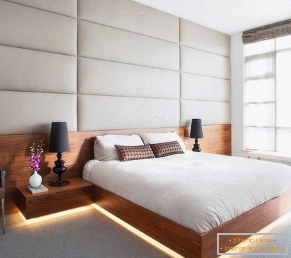 Krásna drevená posteľ so svetlom