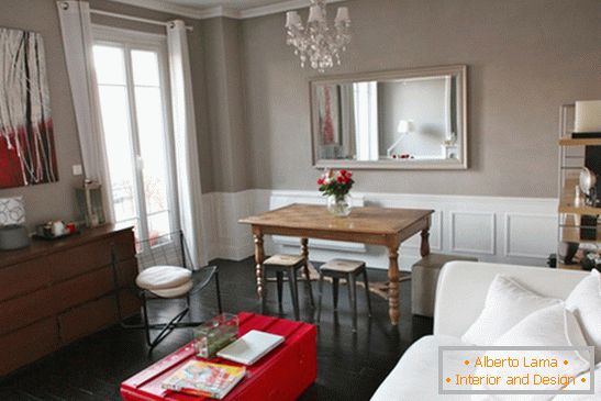 Obývacia izba malého bytu v Paríži