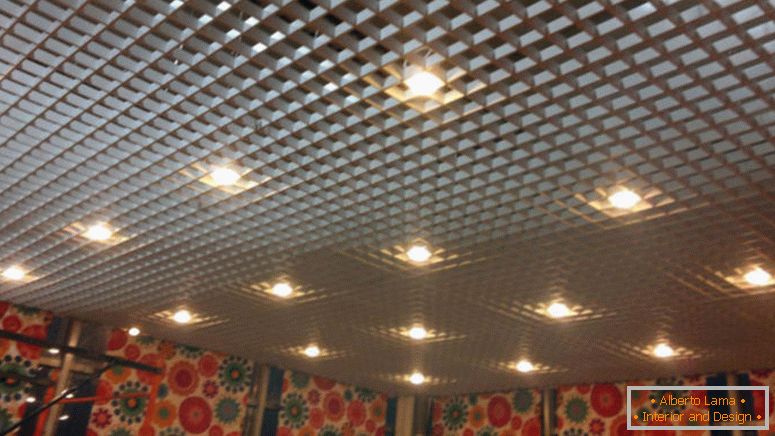 Závesné stropy v kúpeľni - 130 fotografických nápadov