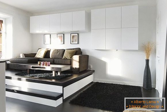 Moderná obývacia izba v jednoduchom štýle