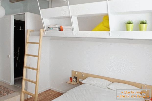 Projekt mini apartmánu: spálňa v bielej farbe