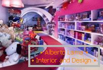 Радужный интерьер в магазине игрушек Pilar 's Story, Барселона