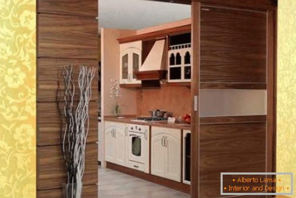 Moderné drevené posuvné dvere pre kuchyňu - fotografia v interiéri